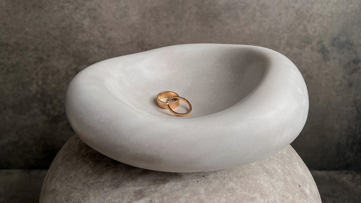 Making concrete pieces in the Minimal Loot Design studio