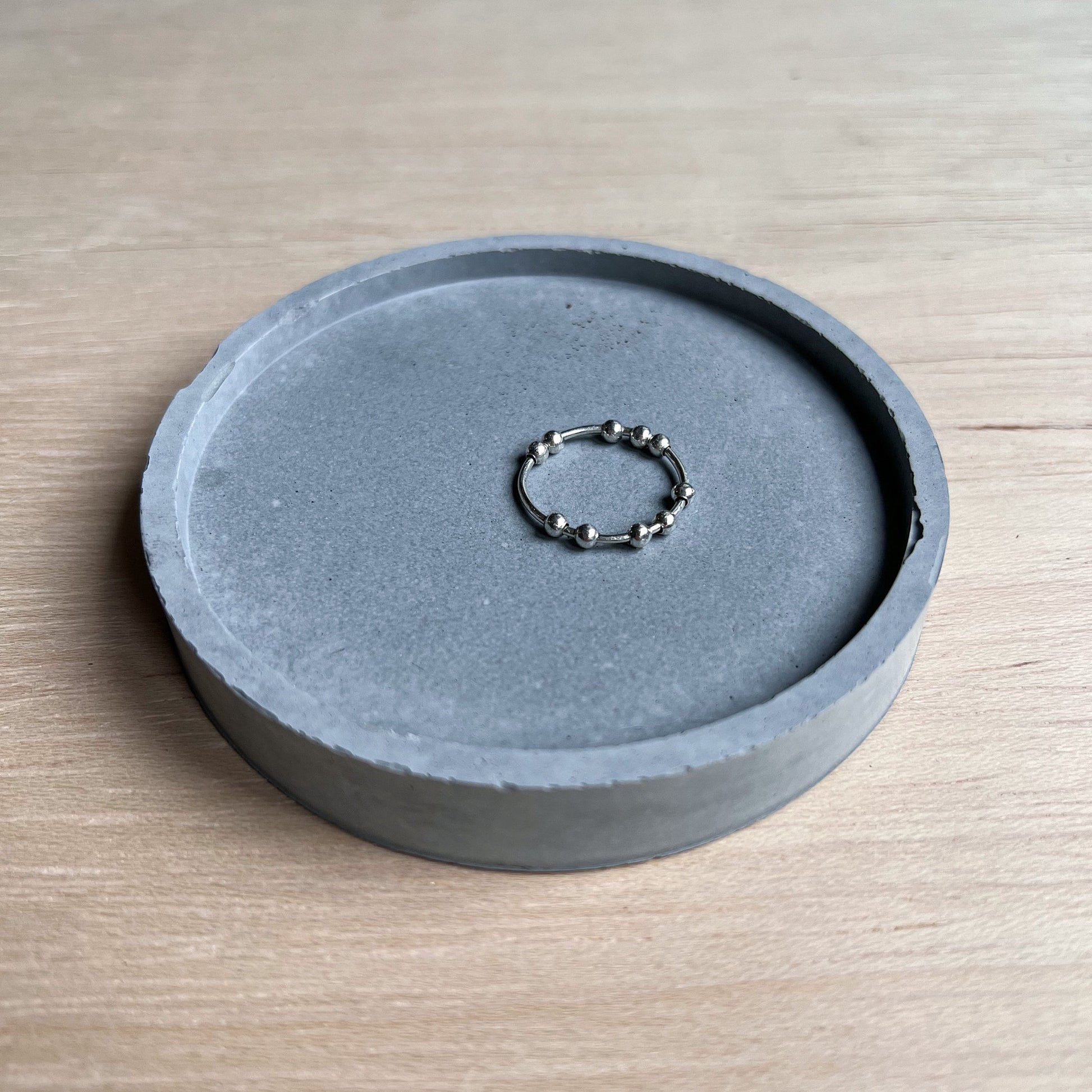 Round Concrete Tray, Plant Tray, Jewelry Holder, Ring Holder, Cement Dish, Minimalist decor, Modern Tray, Drainage Tray, Concrete Coaster