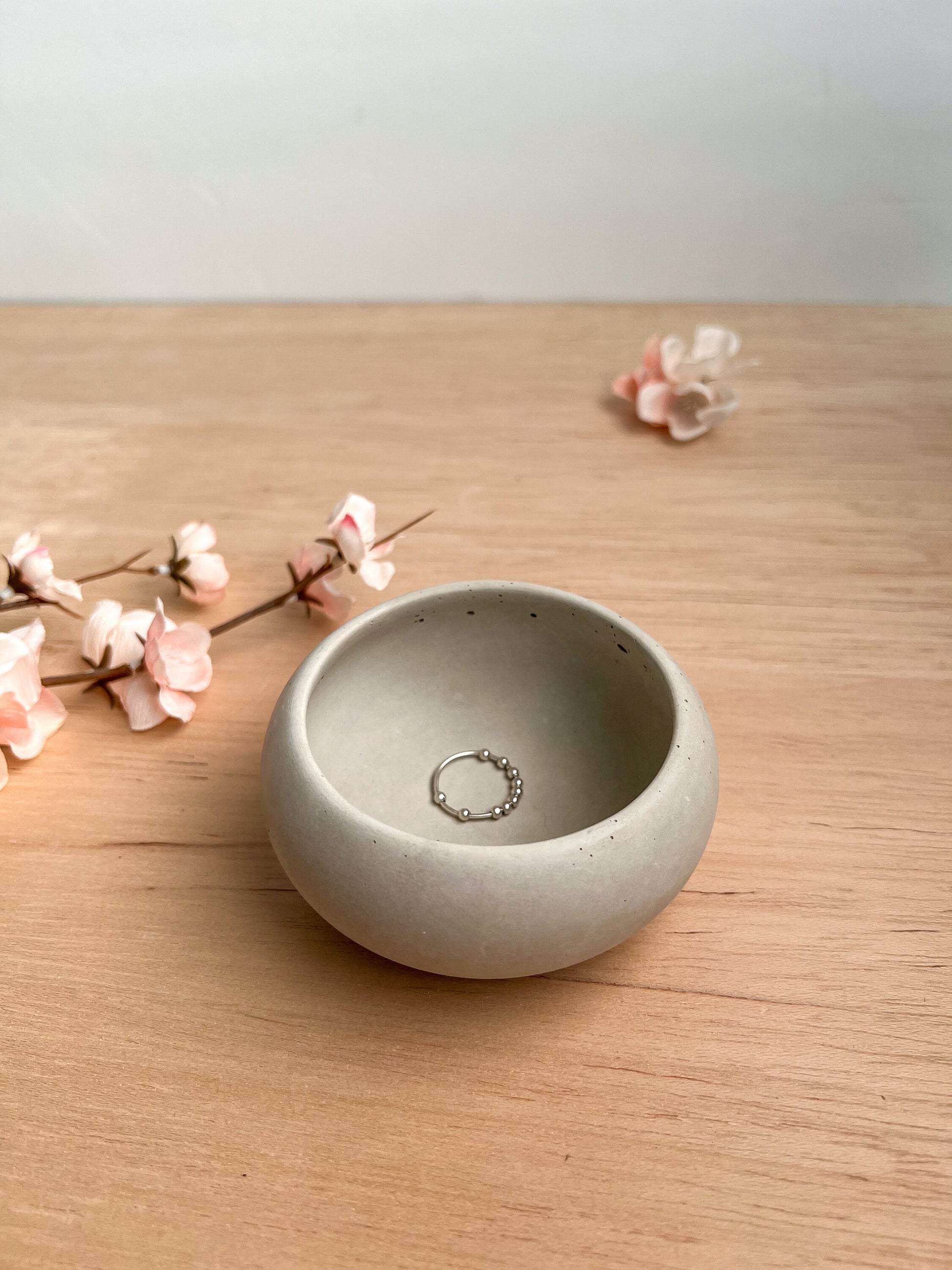 Concrete Bowl Small, Minimalist Bowl, Concrete Decor, Catchall Bowl, Cement Bowl, Jewelry Holder, Trinket Dish, Decorative Bowl, Ring Dishes