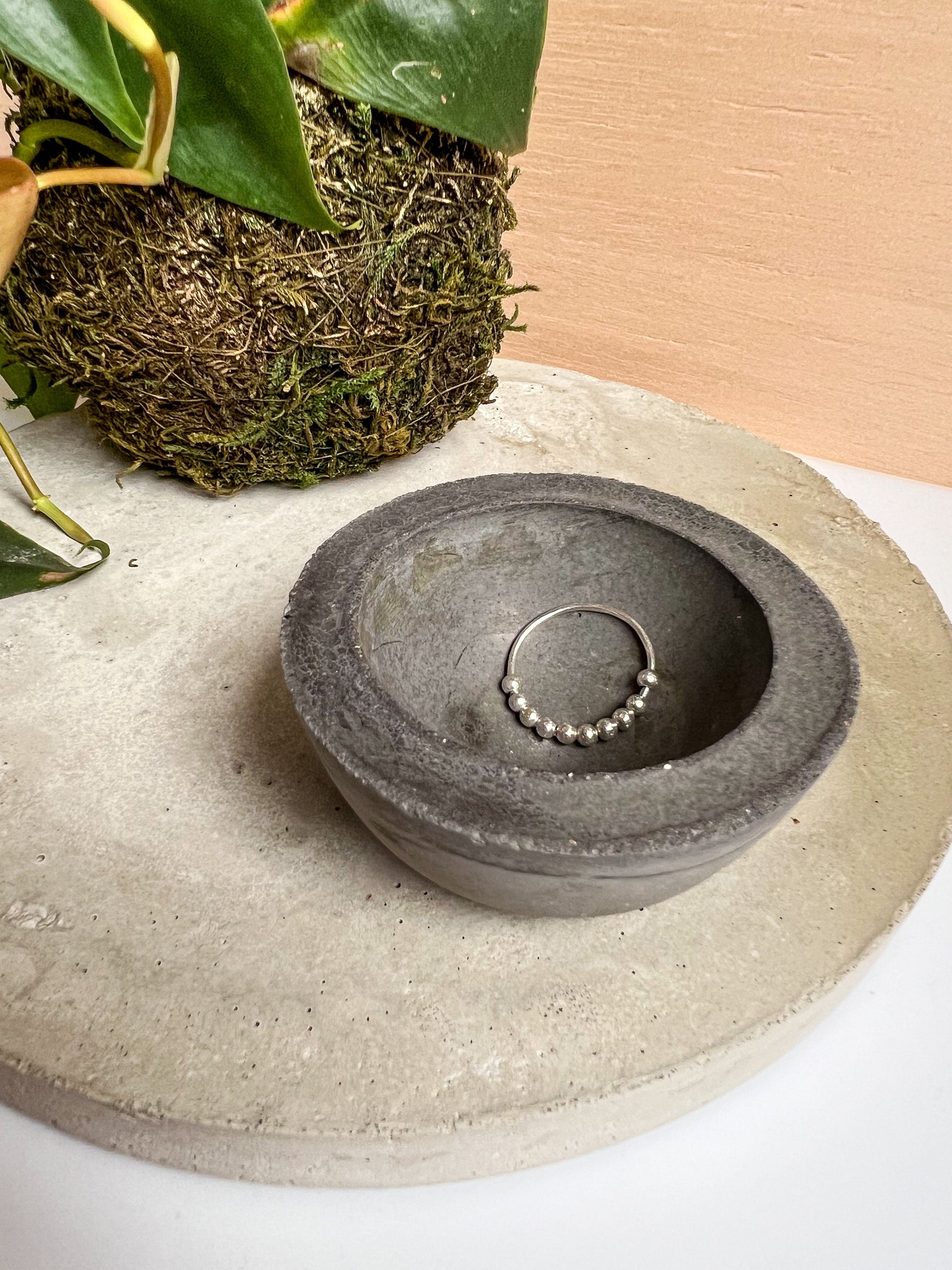 Small Cement Bowl, Modern Concrete Bowl, Vanity Decor, Concrete Jewelry Dish, Ring Holder, Minimalist Concrete Dish, Catchall Bowl,