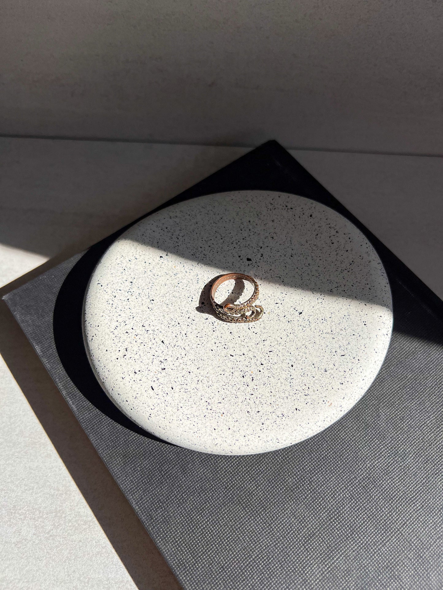 Pebble Tray, Asymmetrical Tray, Oblong Dish, Jewelry Display, Irregular Tray, Trinket Tray, Concrete Decor, Unique Tray, Minimalist, Chunky