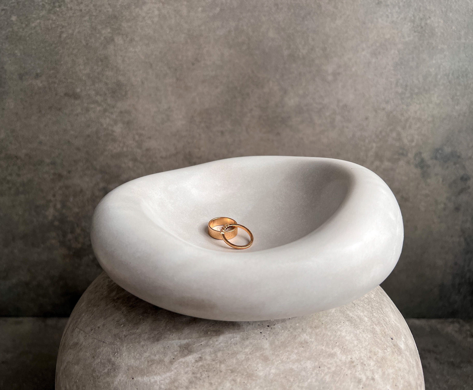 Bubble Concrete Tray - Asymmetrical