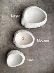 ROCK BOWL, Decorative Dish, Pebble Jewlery Display, Concrete River Stone, Cement Trinket Vessel, Japandi Decor, Entryway Stone Catchall