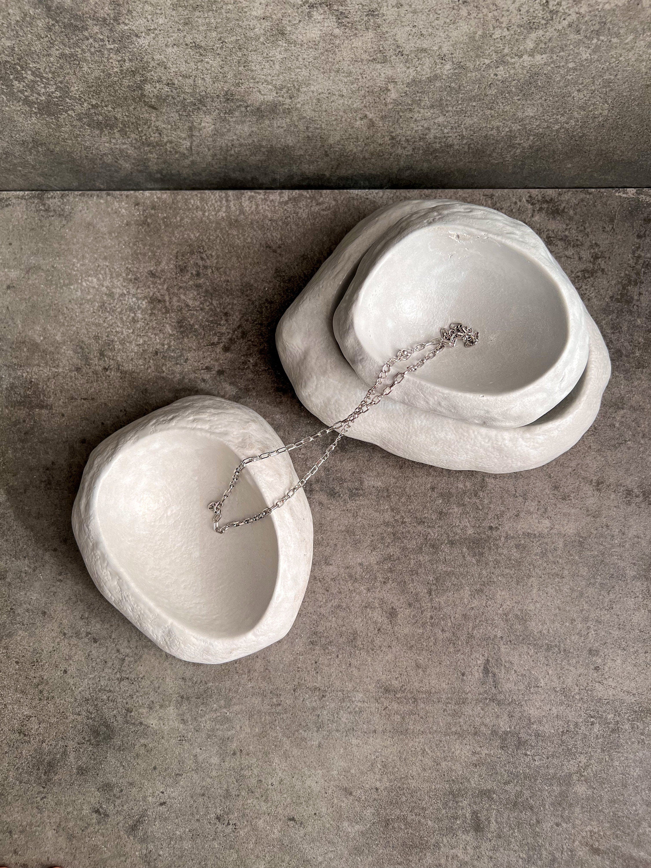 ROCK BOWL, Decorative Dish, Pebble Jewlery Display, Concrete River Stone, Cement Trinket Vessel, Japandi Decor, Entryway Stone Catchall
