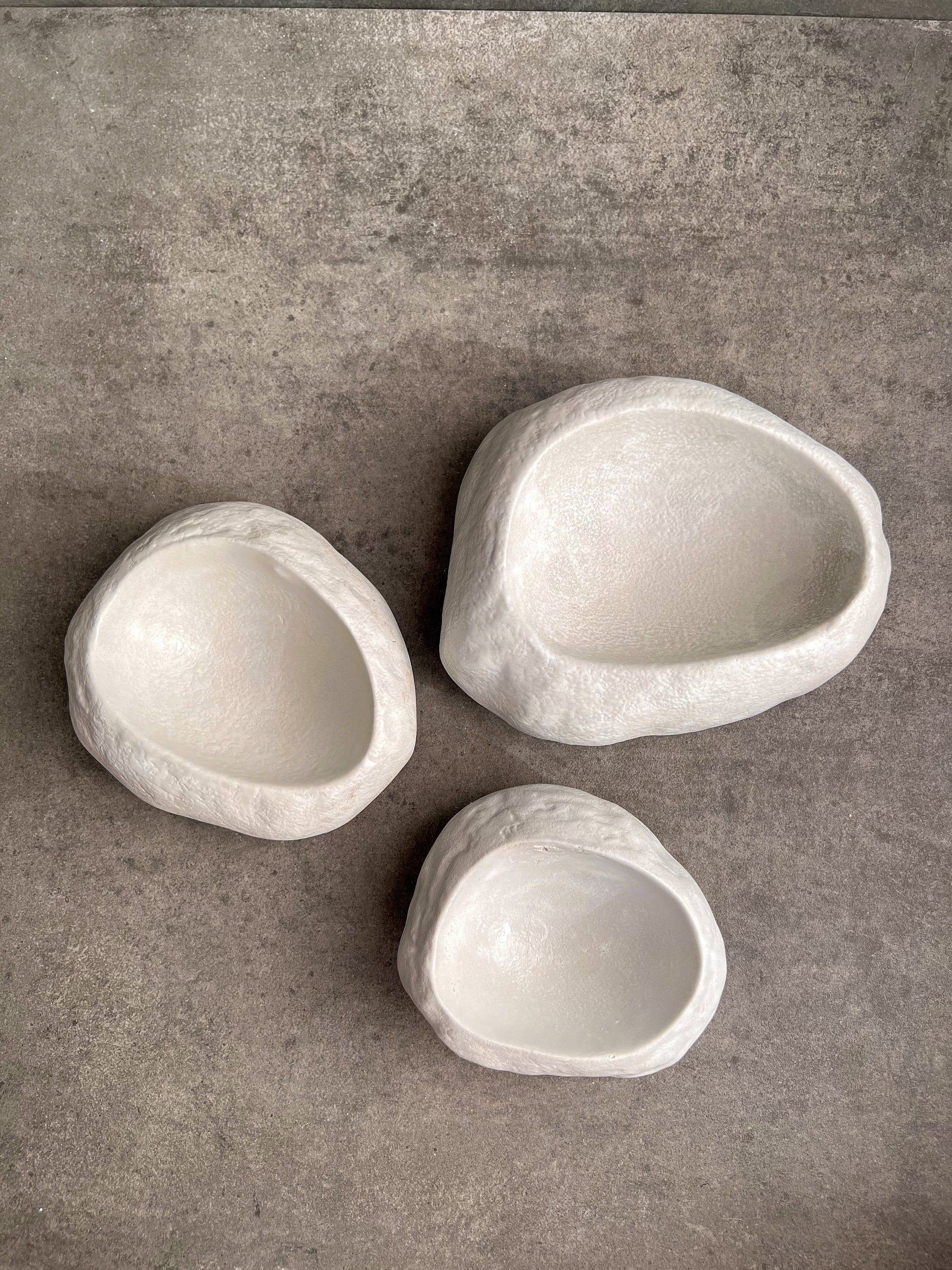 ROCK BOWL, Decorative Dish, Pebble Jewlery Display, Concrete River Stone, Cement Trinket Vessel, Japandi Decor, Entryway Stone Catchall