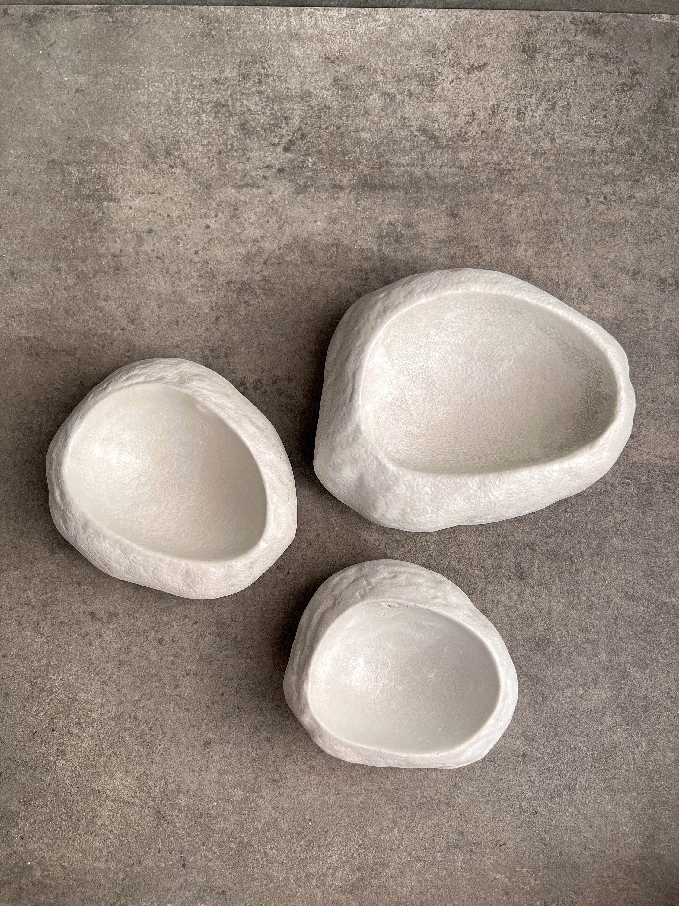 ROCK BOWL, Decorative Dish, Pebble Jewlery Display, Concrete River Stone, Cement Trinket Vessel, Japandi Decor, Entryway Stone Catchall