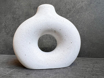 DONUT Concrete Vase, Circular Minimalist Vase, Organic Shaped Vase, Handmade Cement Decor, Dry Flower Holder, Pampas Shelf Decor, Stem Vase