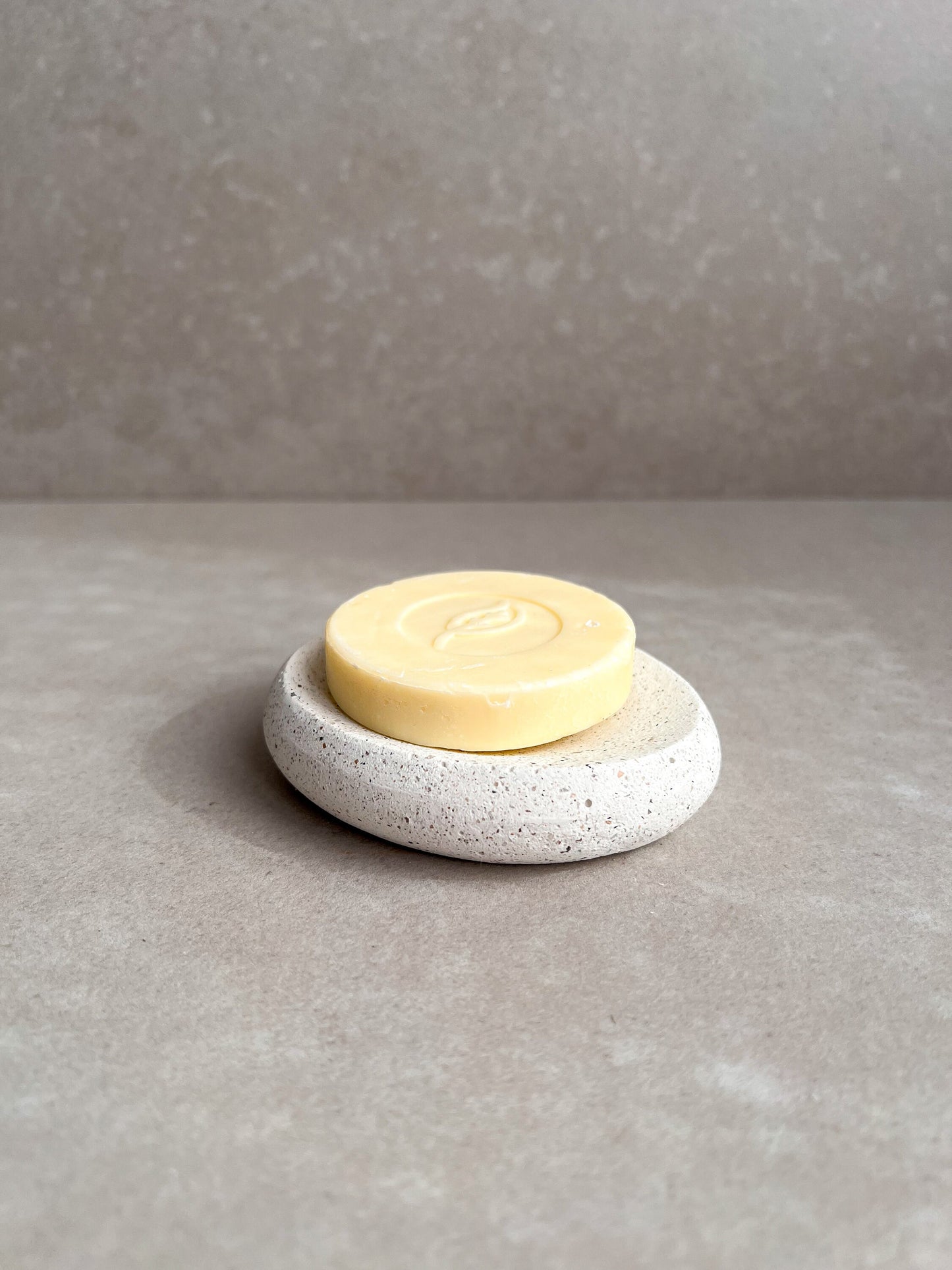 PEBBLE Concrete Soap Dish, Bar Soap Holder, Handmade Soap Tray, Soap Holder, Cement Jewelry Display, Ring Dish, Trinket Tray, Jewelry Holder