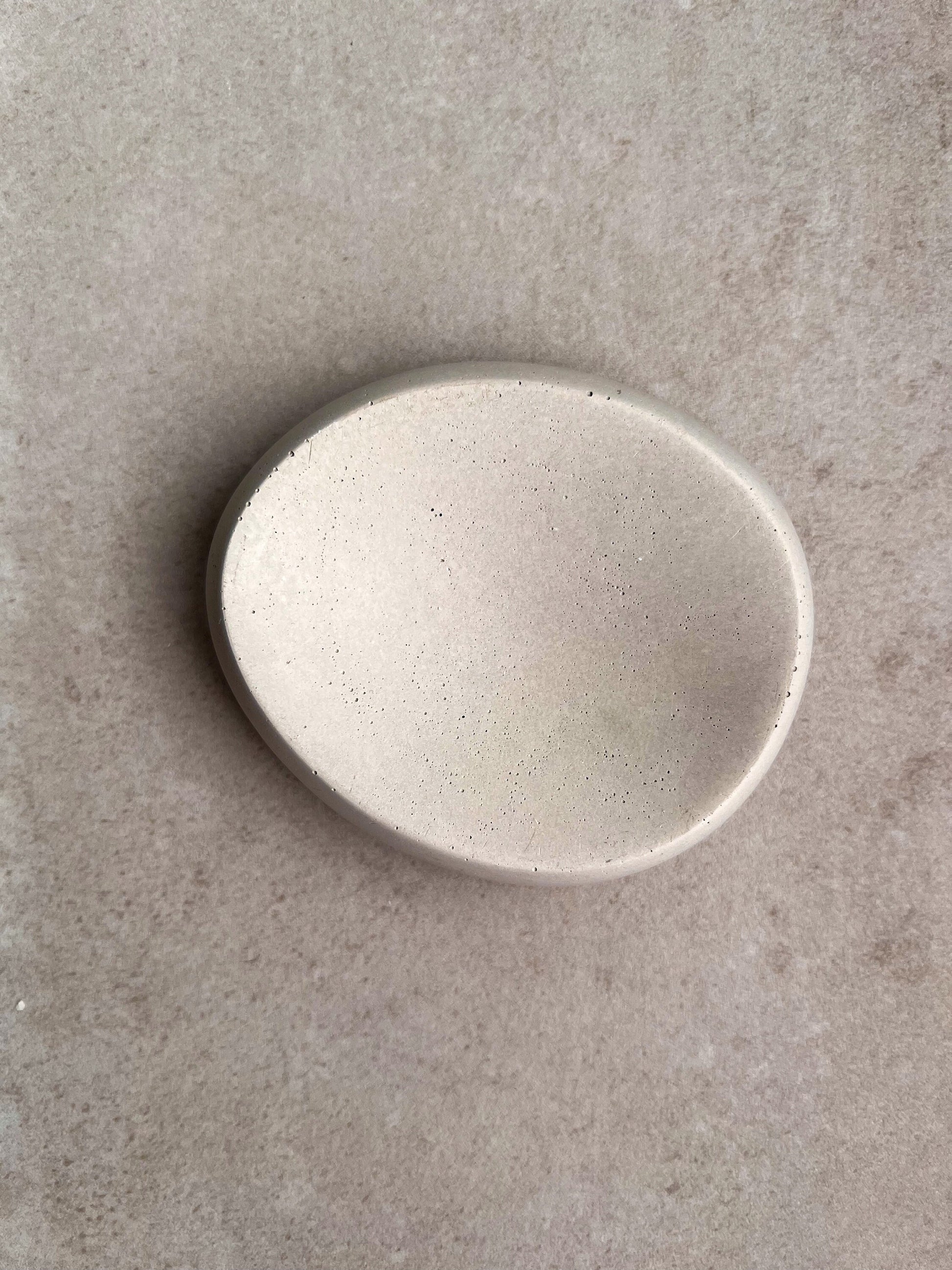 PEBBLE Concrete Soap Dish, Bar Soap Holder, Handmade Soap Tray, Soap Holder, Cement Jewelry Display, Ring Dish, Trinket Tray, Jewelry Holder