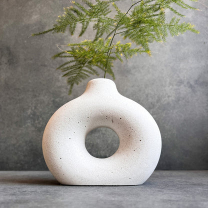 DONUT Concrete Vase, Circular Minimalist Vase, Organic Shaped Vase, Handmade Cement Decor, Dry Flower Holder, Pampas Shelf Decor, Stem Vase