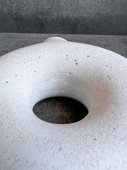 DONUT Concrete Vase, Circular Minimalist Vase, Organic Shaped Vase, Handmade Cement Decor, Dry Flower Holder, Pampas Shelf Decor, Stem Vase