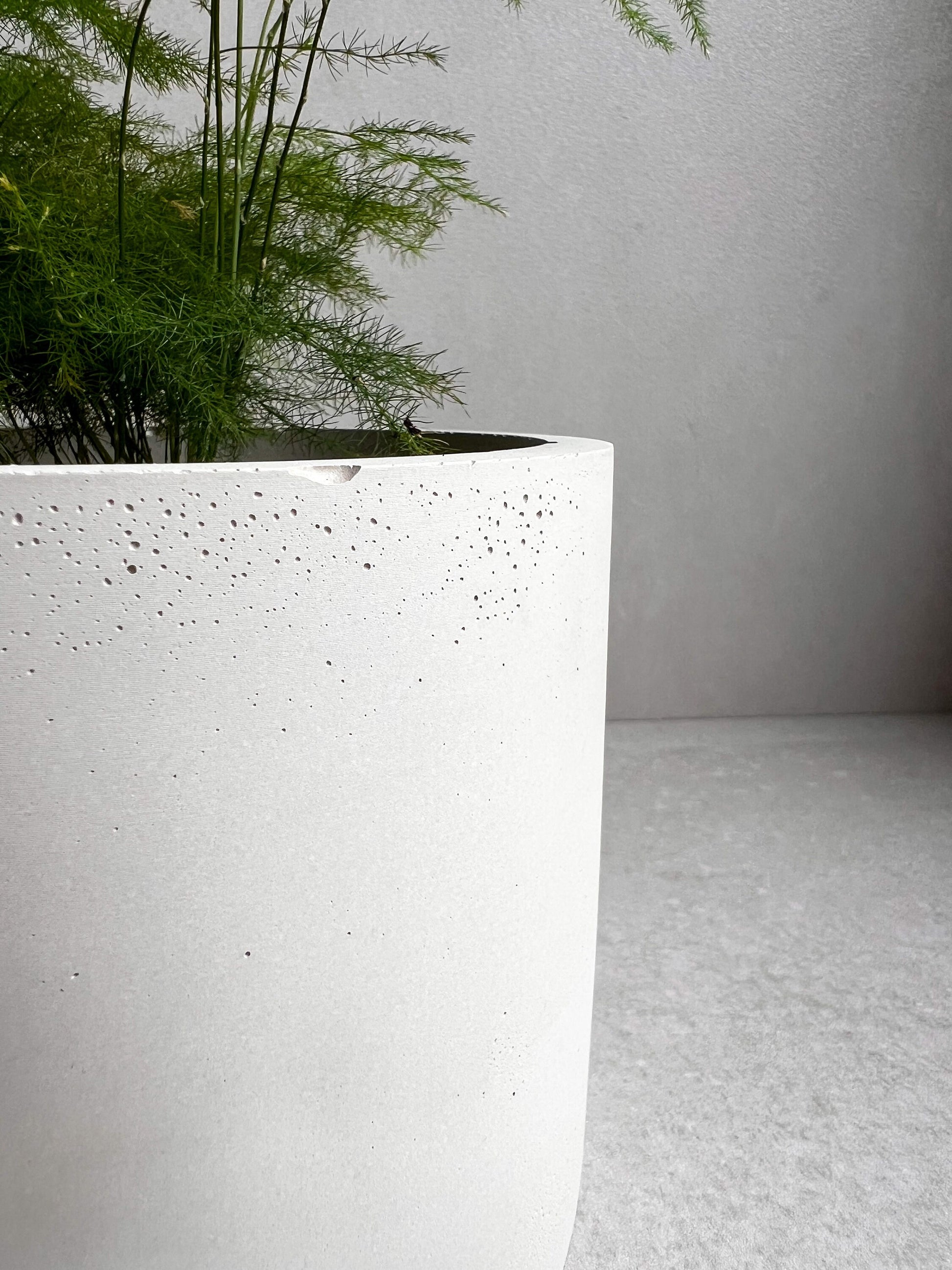 CONCRETE PLANTER with Drainage, Simple Plant Pot, Round Planter, Decorative Cement Pot, Minimalist Pot with Saucer, Nordic, Medium Planter