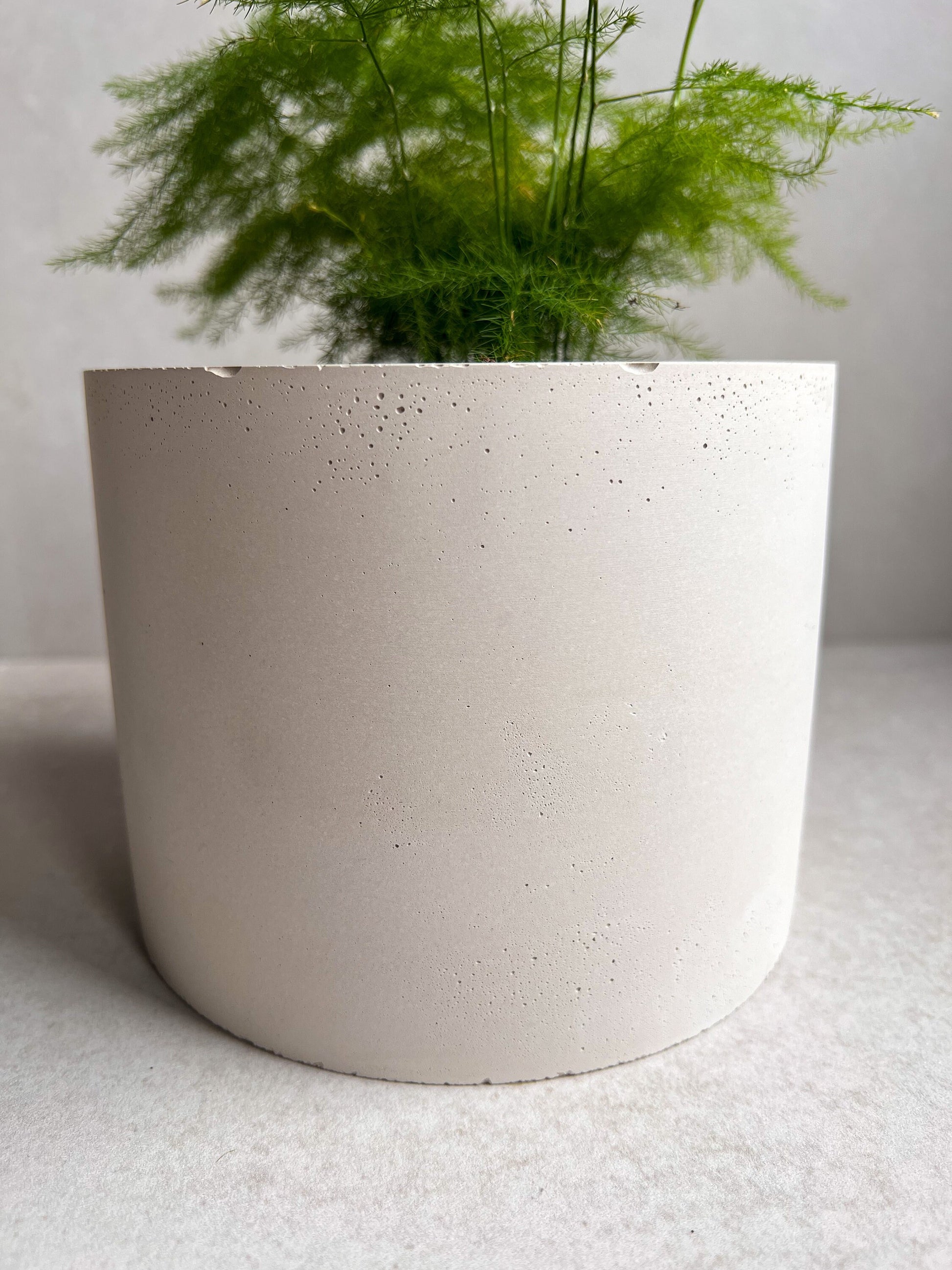 CONCRETE PLANTER with Drainage, Simple Plant Pot, Round Planter, Decorative Cement Pot, Minimalist Pot with Saucer, Nordic, Medium Planter