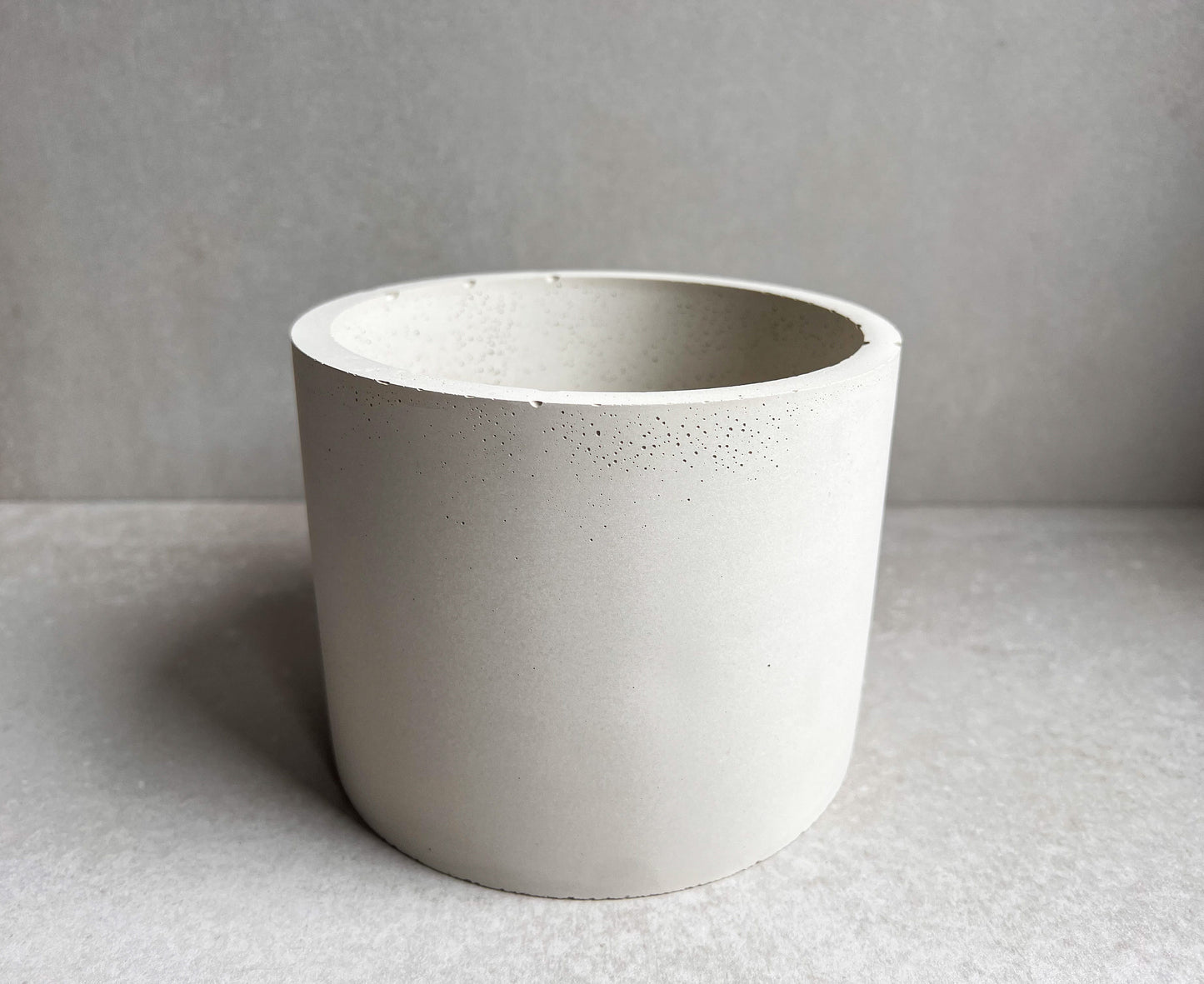 CONCRETE PLANTER with Drainage, Simple Plant Pot, Round Planter, Decorative Cement Pot, Minimalist Pot with Saucer, Nordic, Medium Planter