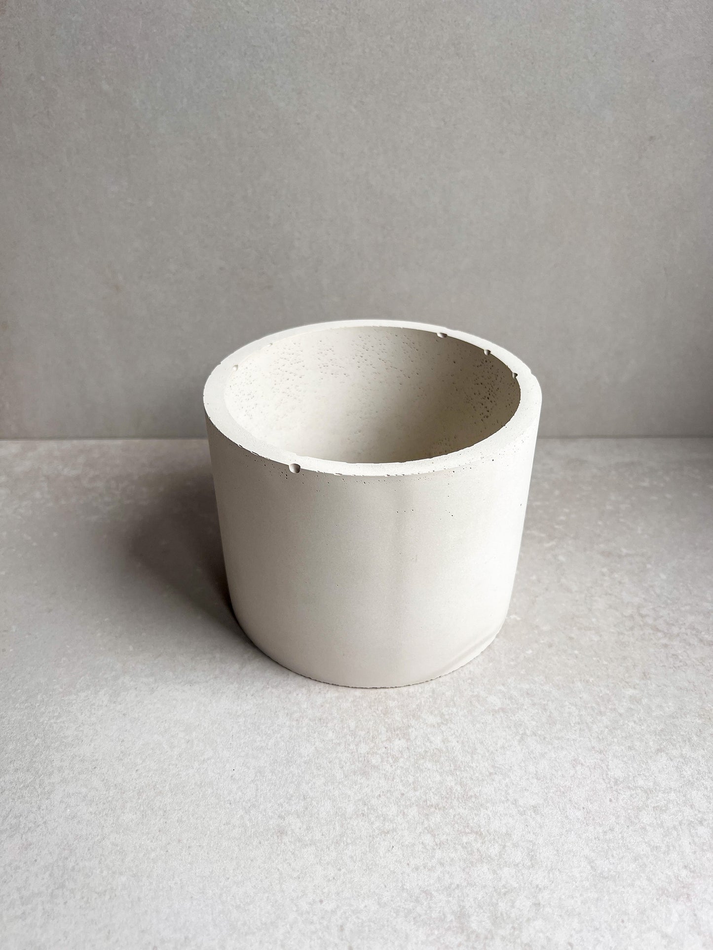 CONCRETE PLANTER with Drainage, Simple Plant Pot, Round Planter, Decorative Cement Pot, Minimalist Pot with Saucer, Nordic, Medium Planter