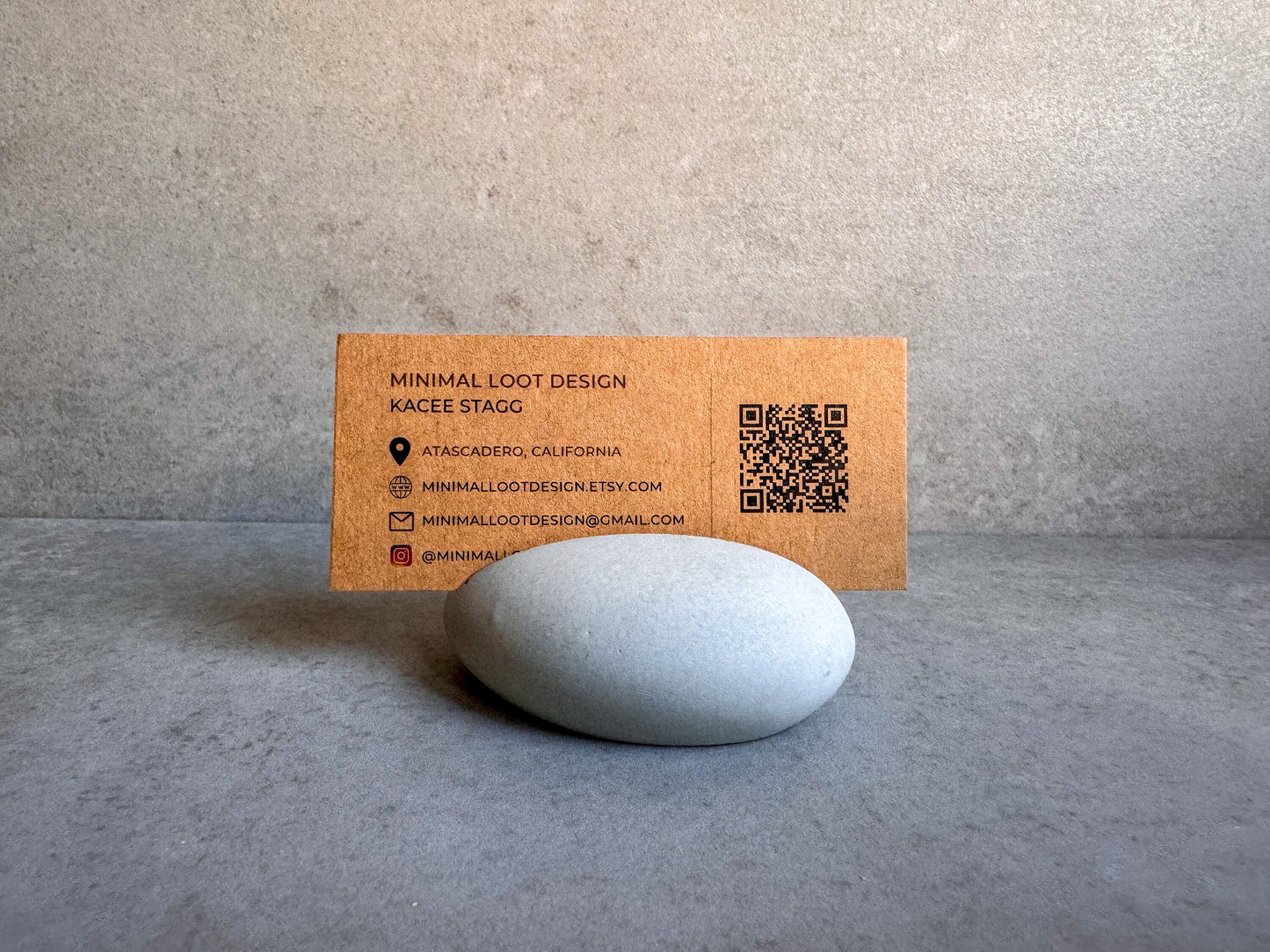 Concrete Pebble Card Holder, Oval Cement Number Holder, Picture Display, Industrial Office Decor, Table Place Card, Office Gift, Photo Stand