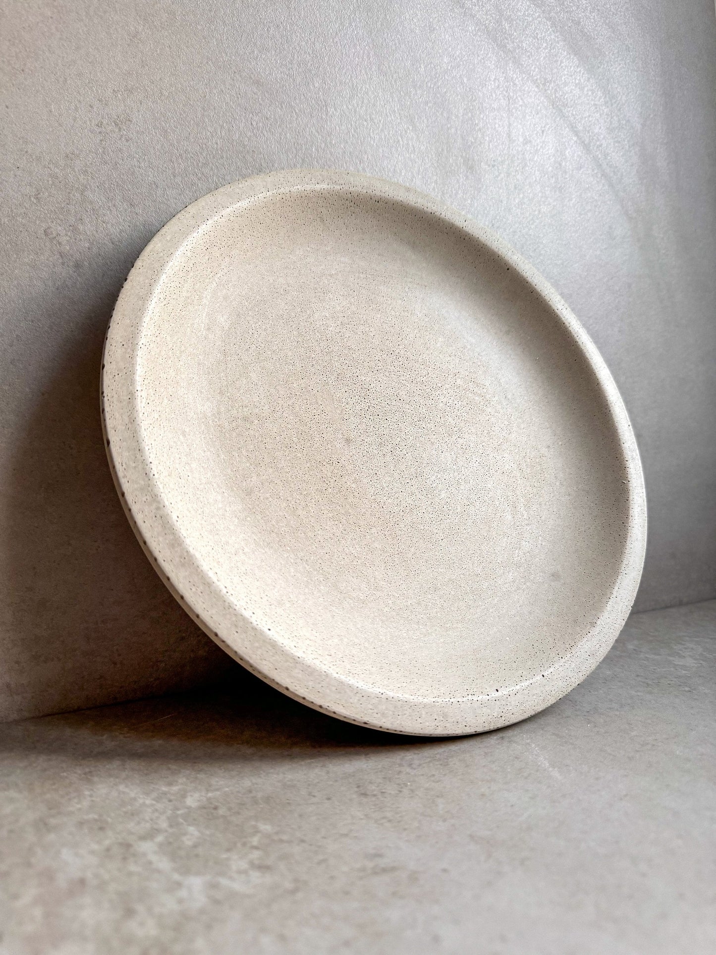 Low Concrete Bowl, Shallow Cement Bowl, Minimalist Bowl, Decorative Modern Bowl, Catch All Dish, Accessory Tray, Contemporary Trinket Tray