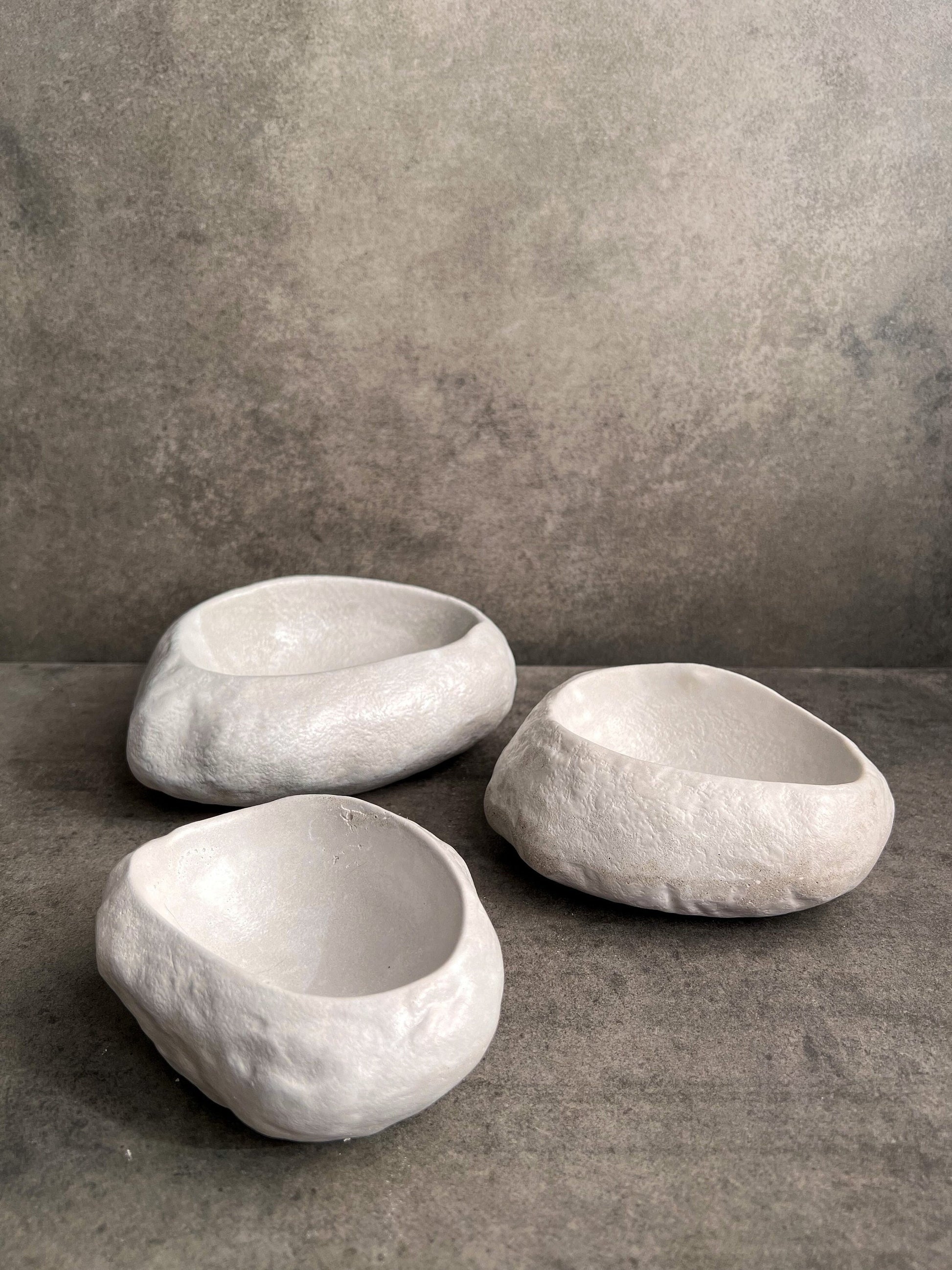 ROCK BOWL, Decorative Dish, Pebble Jewlery Display, Concrete River Stone, Cement Trinket Vessel, Japandi Decor, Entryway Stone Catchall