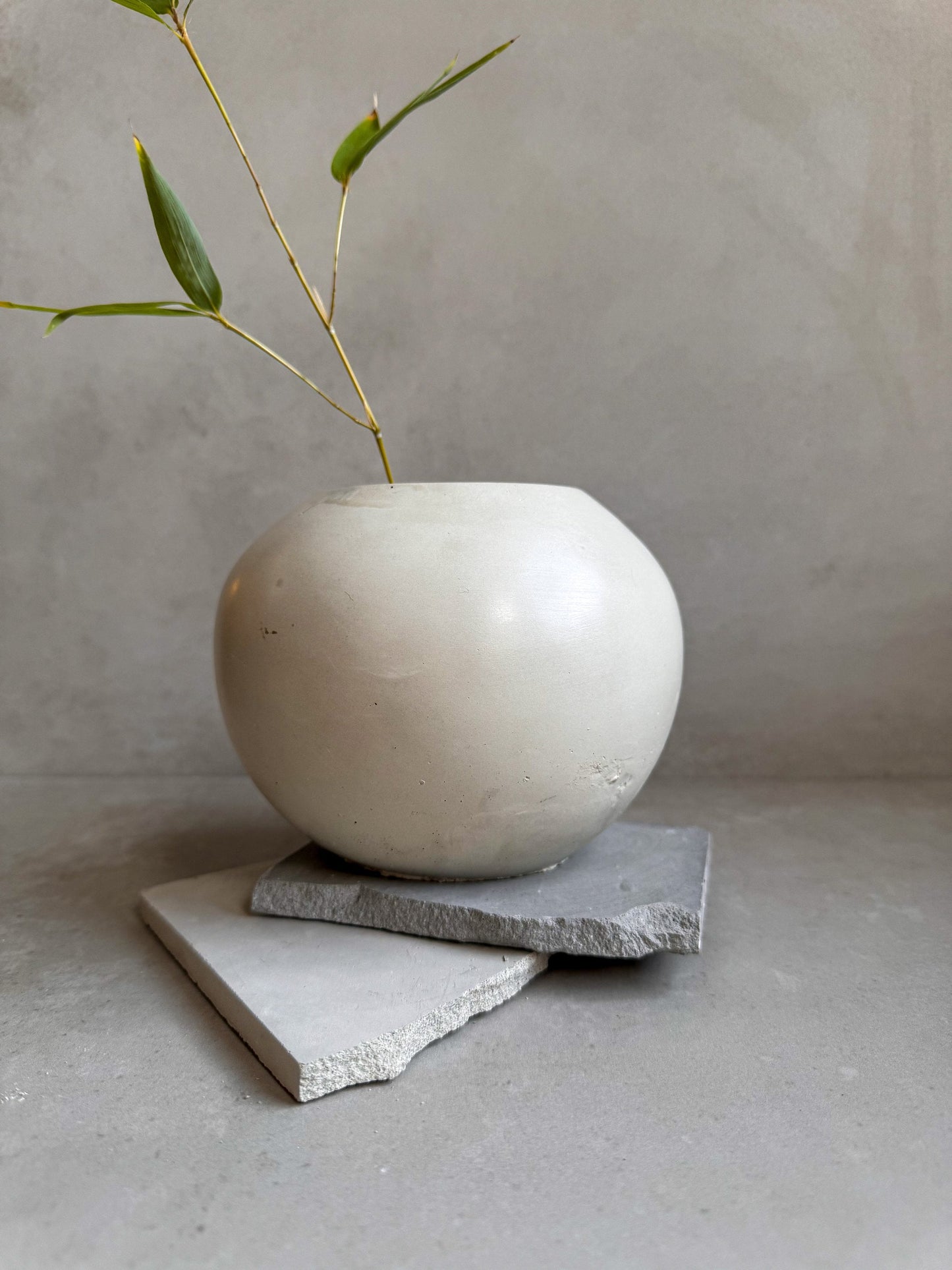 Wabi Sabi Concrete Vase, Modern Ball Vase, Minimalist Pottery, Japandi Vase Decor, Flower Container, Abstract Art Vase, Handmade Bud Vase