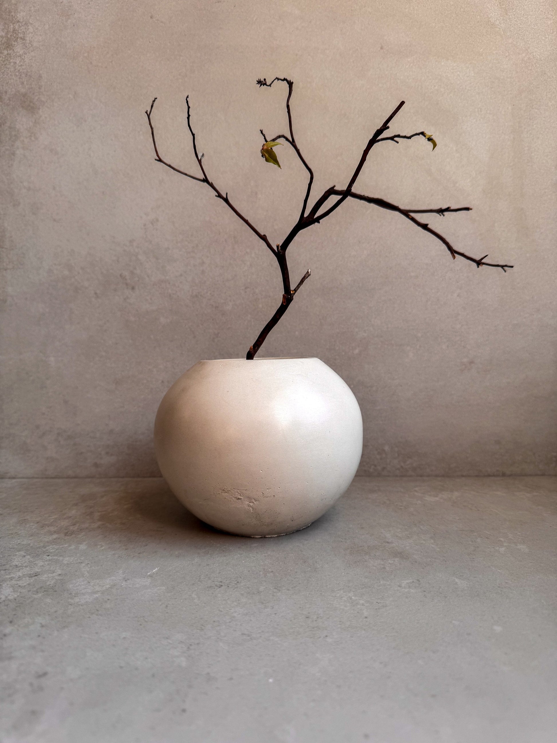 Wabi Sabi Concrete Vase, Modern Ball Vase, Minimalist Pottery, Japandi Vase Decor, Flower Container, Abstract Art Vase, Handmade Bud Vase