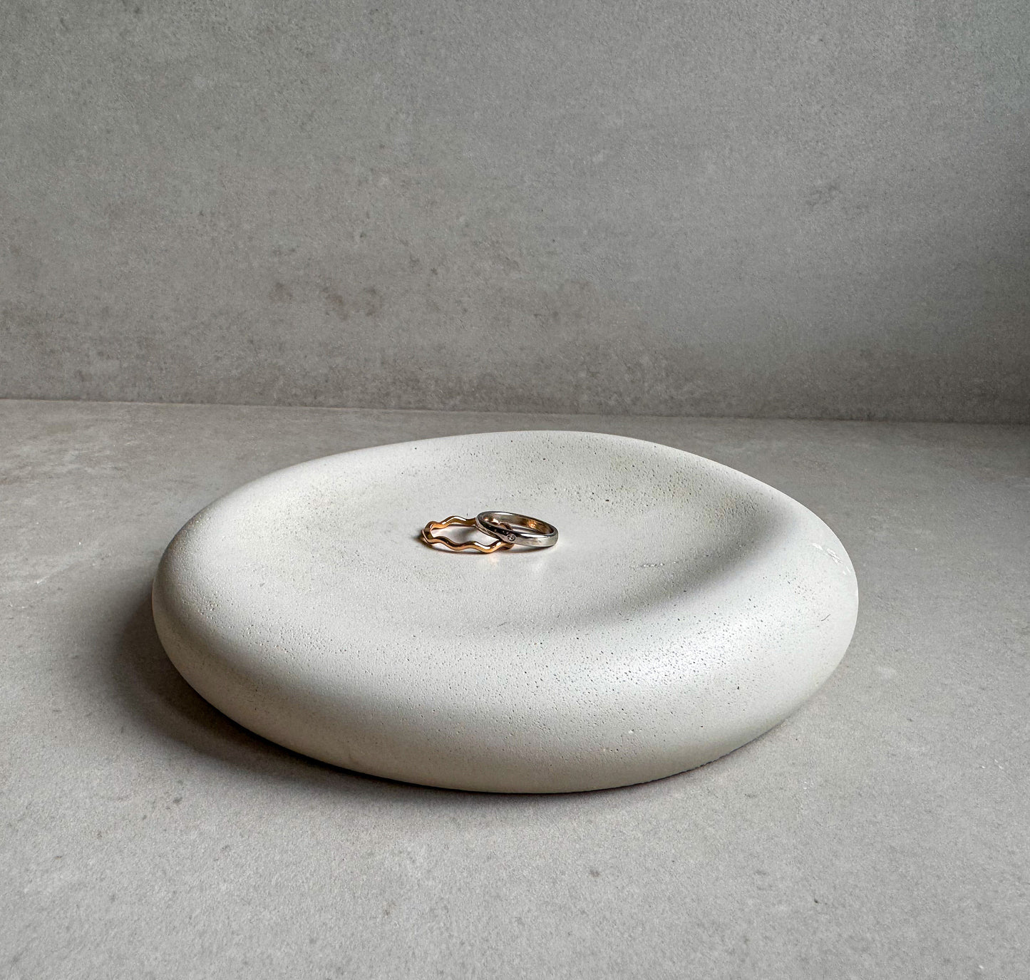 Pebble Concrete Tray, Organic Cement Tray, Nightstand Catch All, Jewelry Display, Chunky Japandi Decor, Trinket Tray, Ring Dish, Chubby Dish