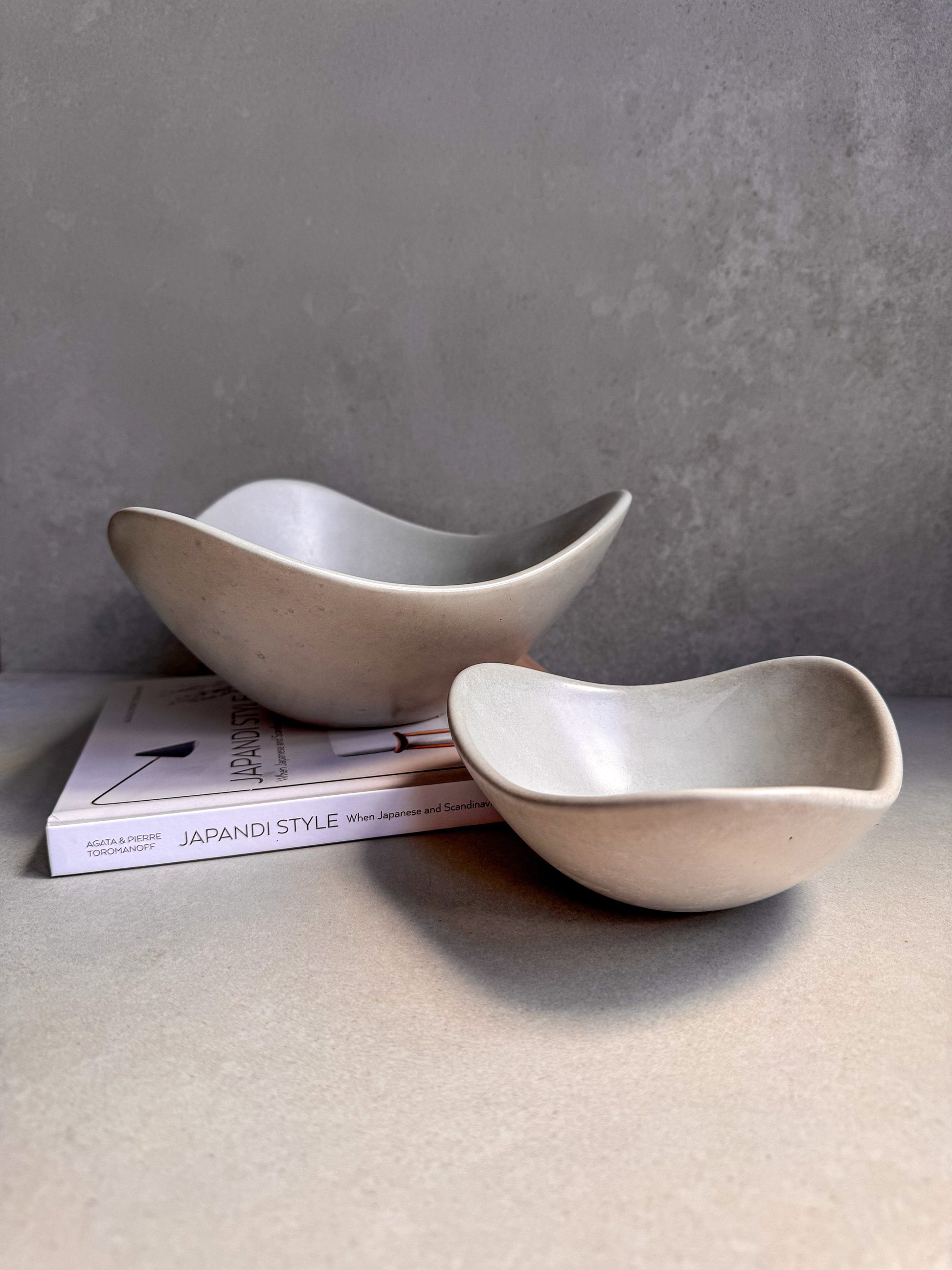 Wavy Concrete Bowl, Minimalist Bowl, Concrete Decor, Cement Catchall, Bowl for Coffee Table, Irregular Dish, Decorative Bowl, Trinket Bowl