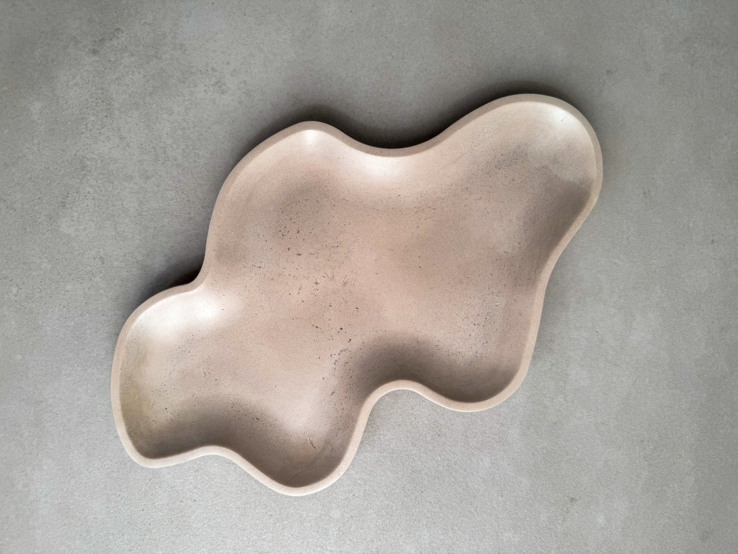 WAVY Concrete Tray, Irregular Plate, Catch All Tray, Jewelry Display, Organic Japandi Decor, Cloud Trinket Tray, Curvy Cement Homewares