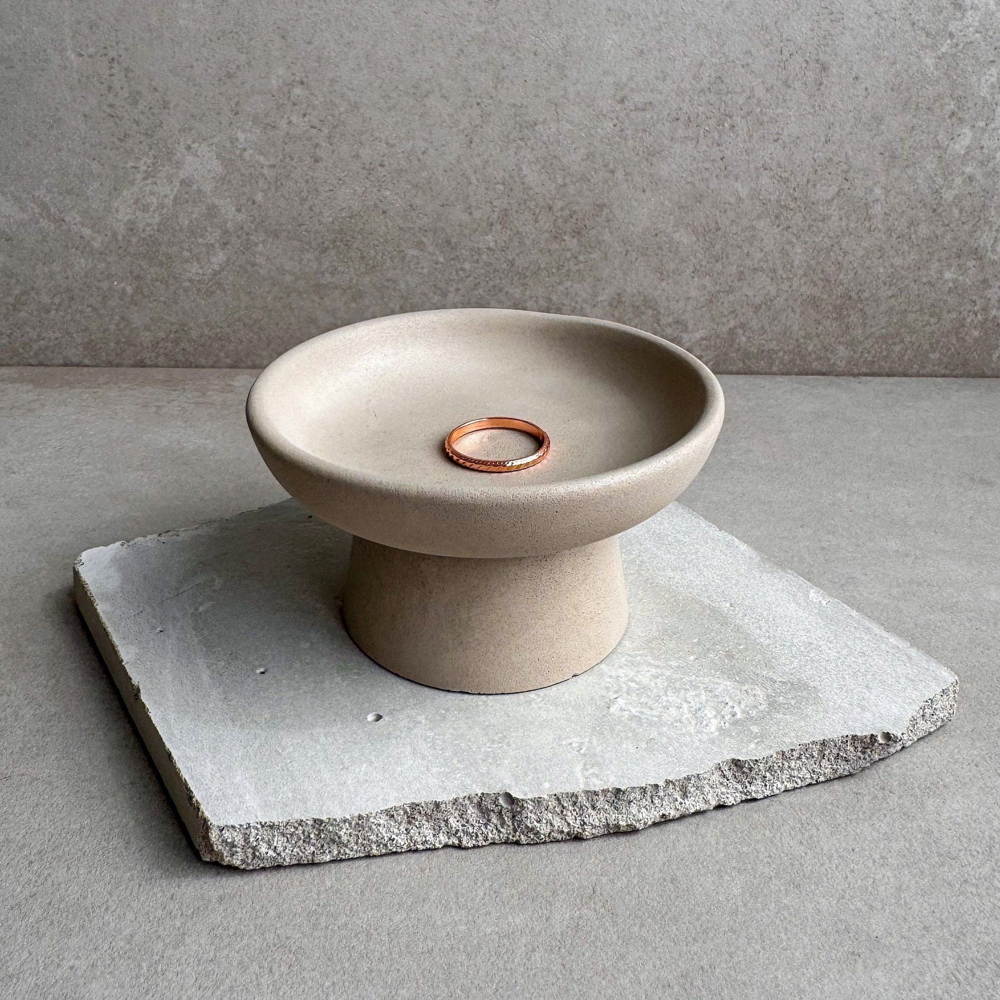 Concrete Ring Dish, Footed Trinket Tray, Small Platform Bowl, Modern Jewelry Display, Engagement Ring Holder, Minimalist Stone Pedestal Bowl