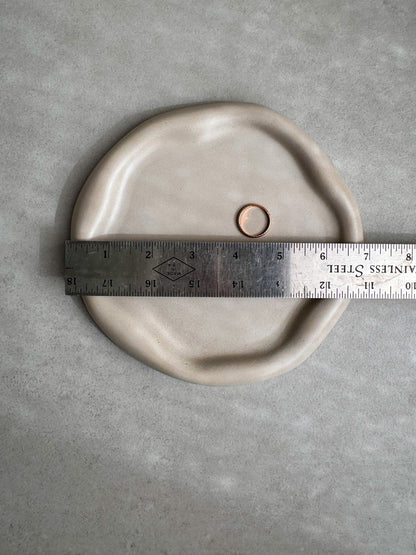 WAVY Concrete Tray, Irregular Plate, Catch All Tray, Blob Jewelry Display, Organic Japandi Decor, Cloud Trinket Tray, Curvy Cement Homewares