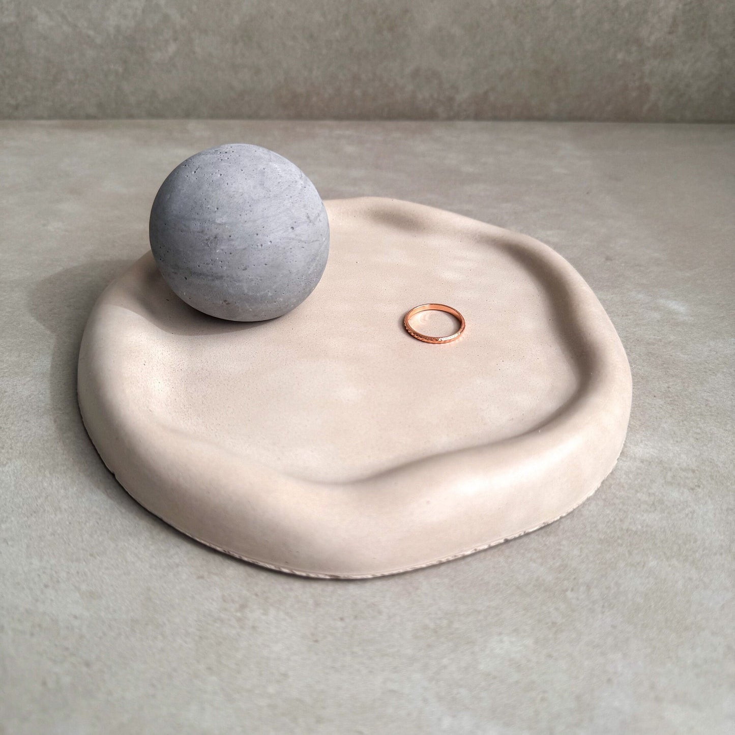 WAVY Concrete Tray, Irregular Plate, Catch All Tray, Blob Jewelry Display, Organic Japandi Decor, Cloud Trinket Tray, Curvy Cement Homewares