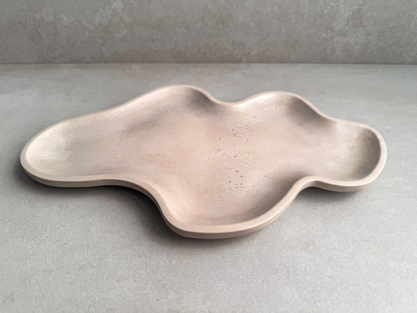 WAVY Concrete Tray, Irregular Plate, Catch All Tray, Jewelry Display, Organic Japandi Decor, Cloud Trinket Tray, Curvy Cement Homewares