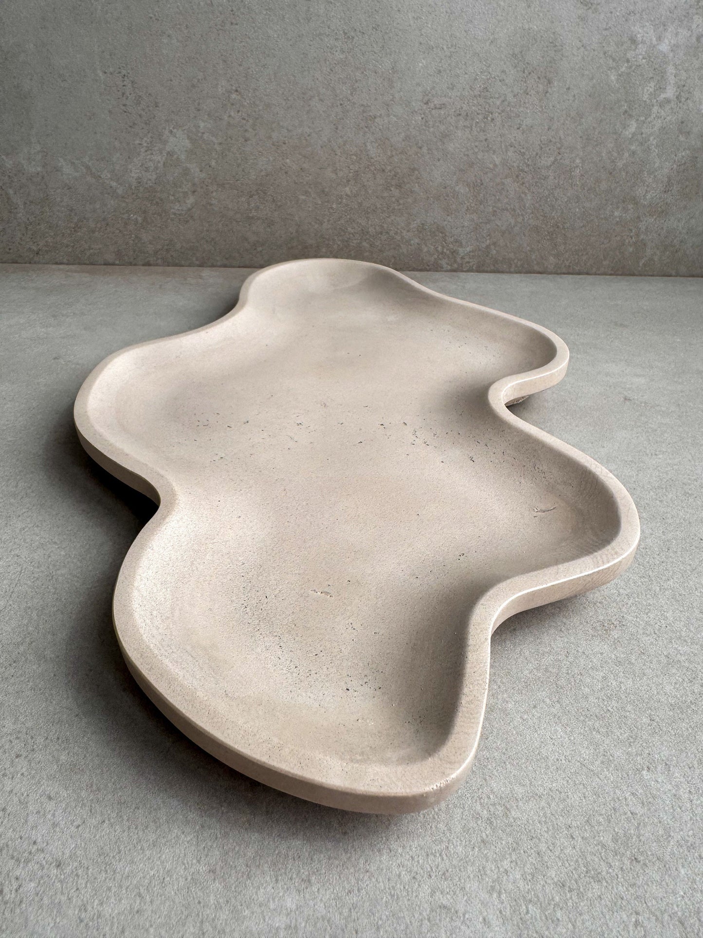 WAVY Concrete Tray, Irregular Plate, Catch All Tray, Jewelry Display, Organic Japandi Decor, Cloud Trinket Tray, Curvy Cement Homewares