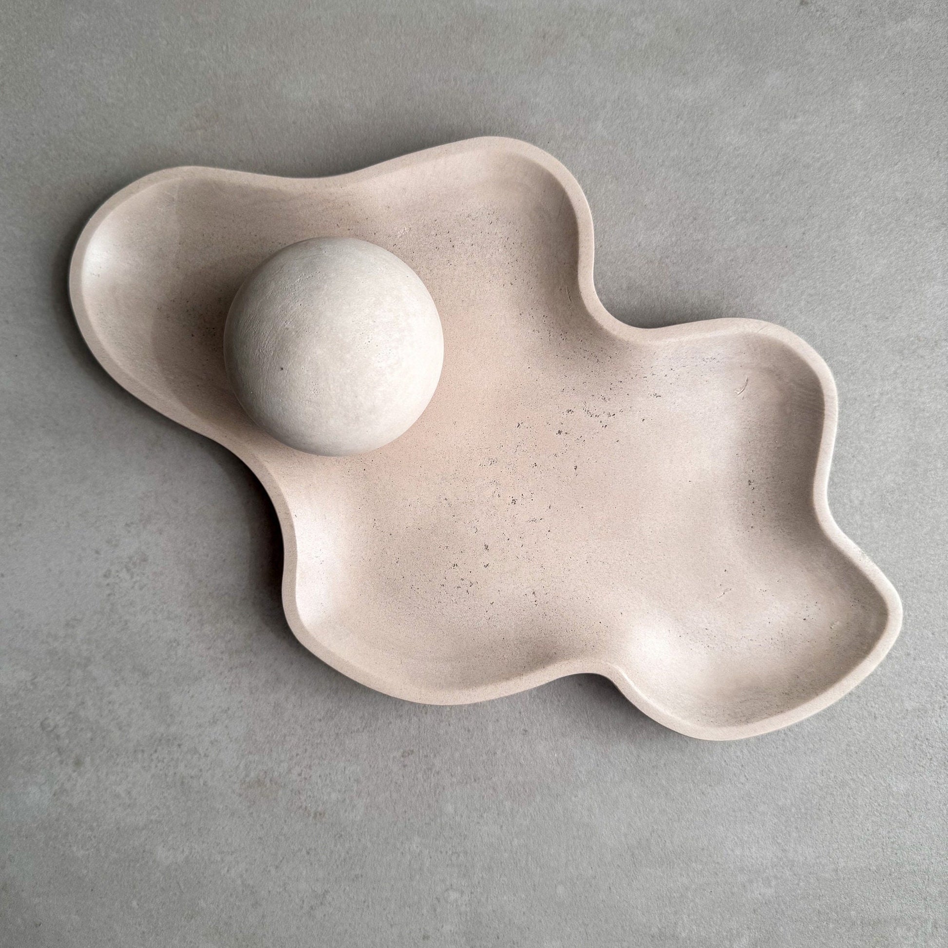 WAVY Concrete Tray, Irregular Plate, Catch All Tray, Jewelry Display, Organic Japandi Decor, Cloud Trinket Tray, Curvy Cement Homewares