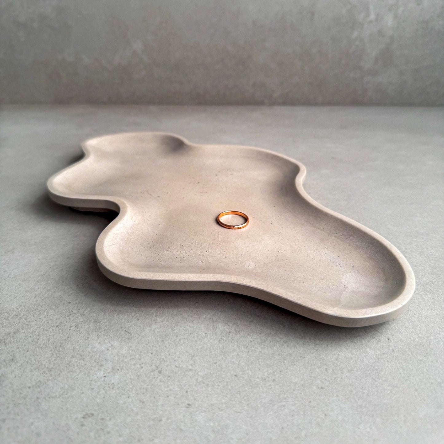 WAVY Concrete Tray, Irregular Plate, Catch All Tray, Jewelry Display, Organic Japandi Decor, Cloud Trinket Tray, Curvy Cement Homewares