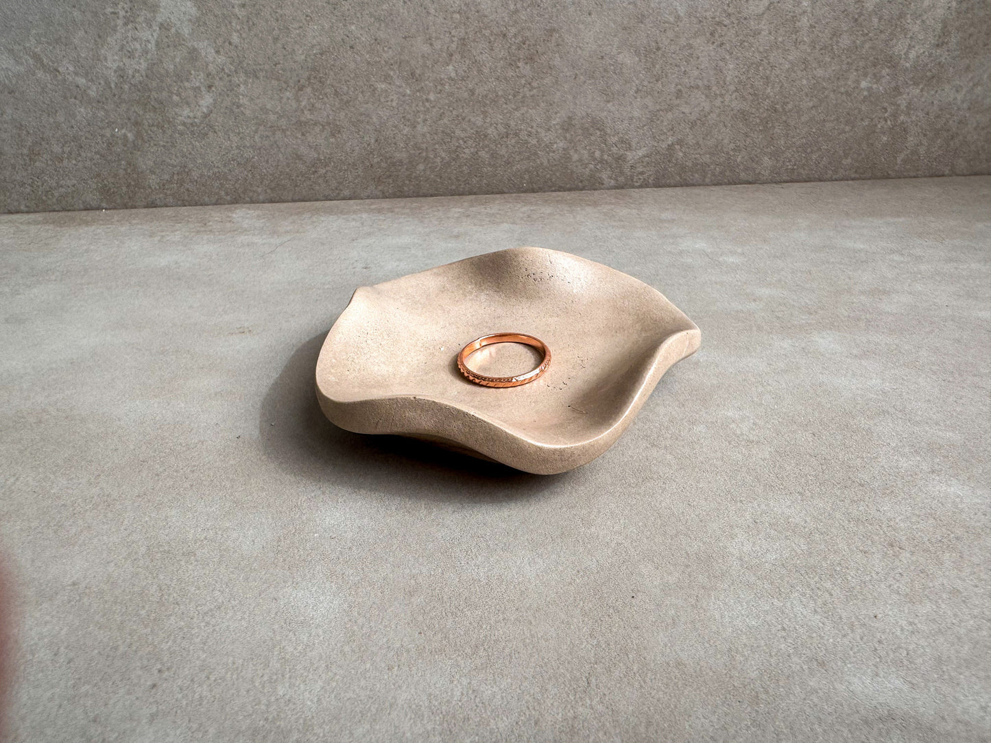 Small Wavy Concrete Tray, Irregular Trinket Storage, Mini Ring Dish, Modern Jewelry Display, Engagement Ring Holder, Minimalist Tiny Bowl