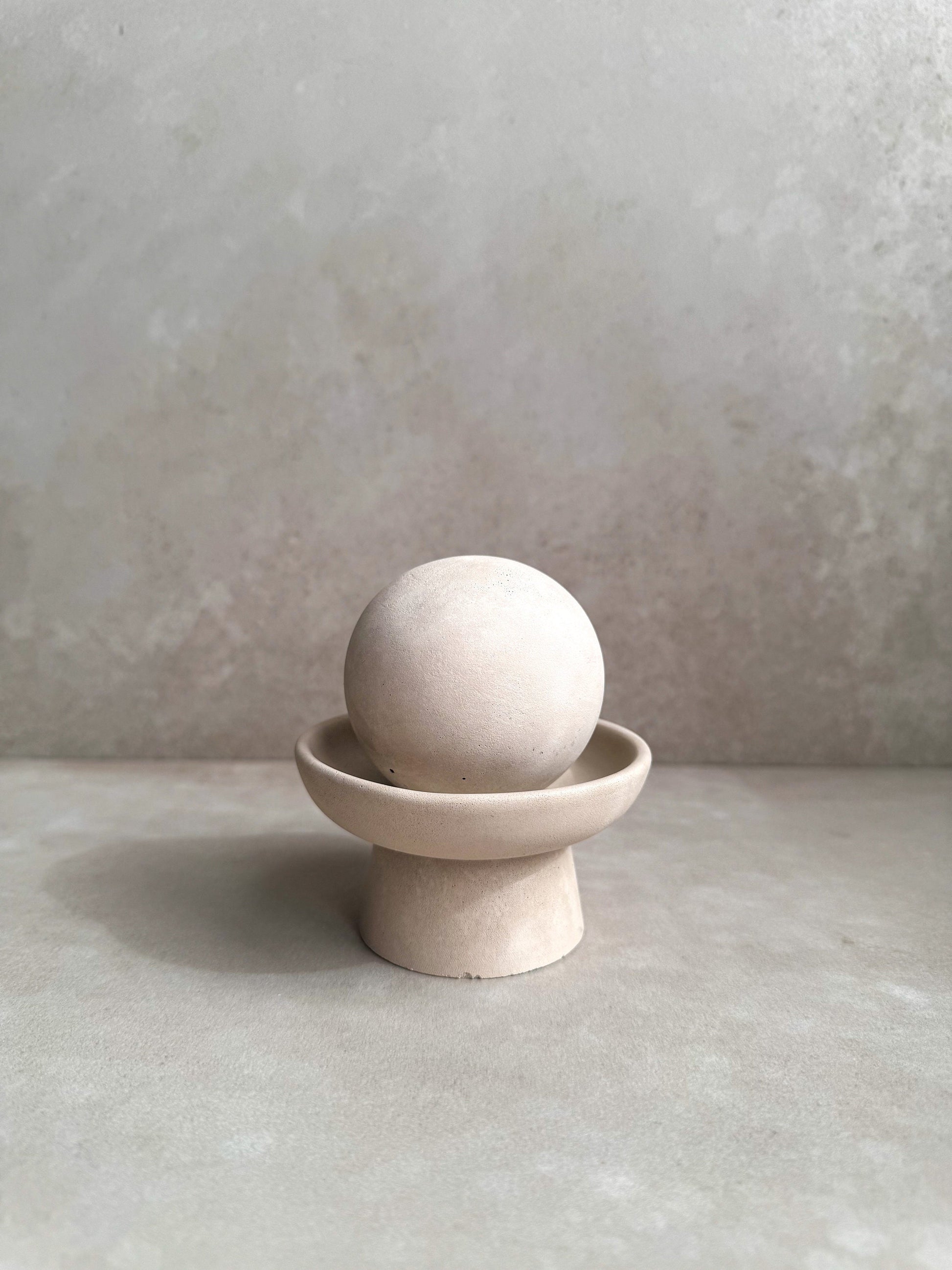 Concrete Ring Dish, Footed Trinket Tray, Small Platform Bowl, Modern Jewelry Display, Engagement Ring Holder, Minimalist Stone Pedestal Bowl