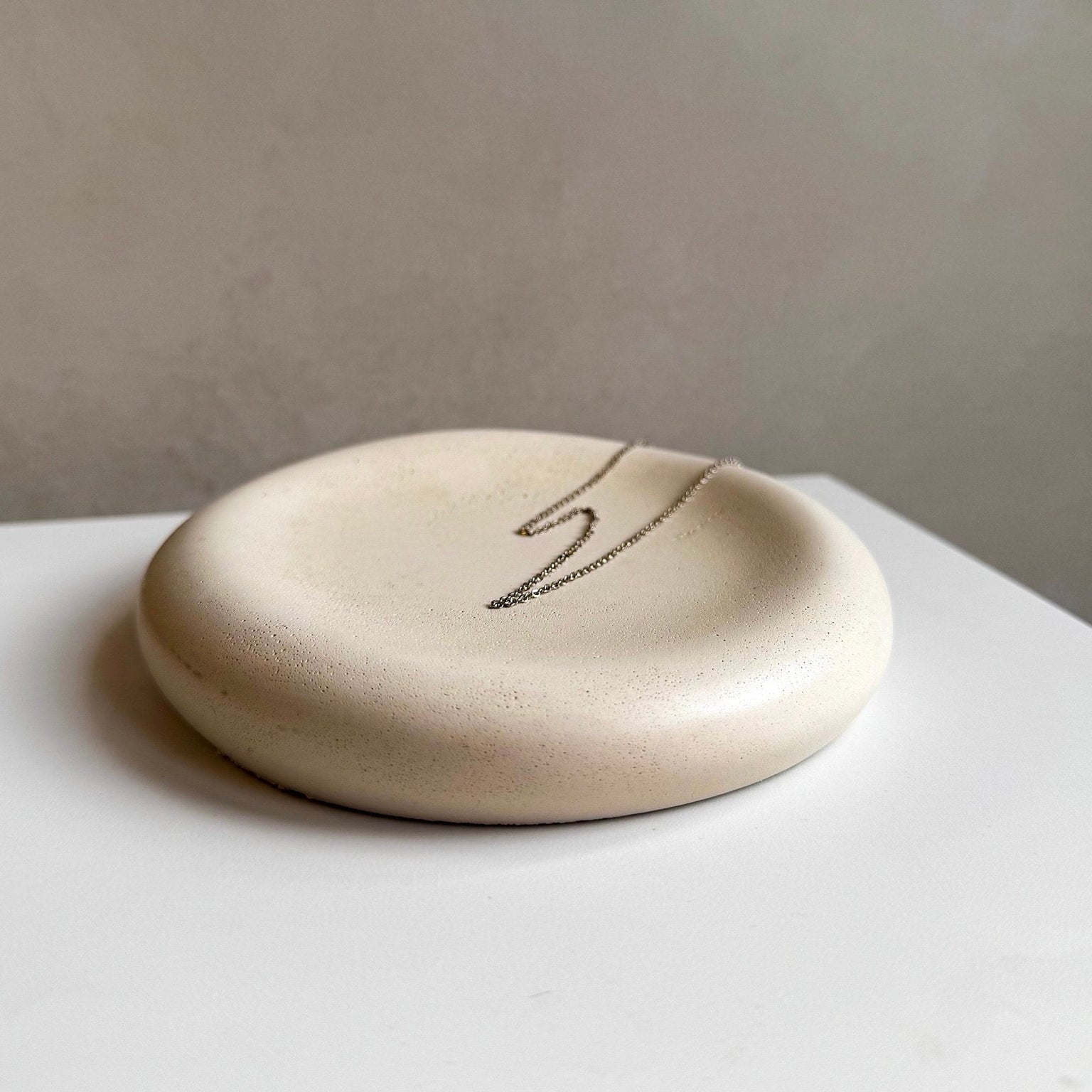 Pebble Concrete Tray, Organic Cement Tray, Nightstand Catch All, Jewelry Display, Chunky Japandi Decor, Trinket Tray, Ring Dish, Chubby Dish