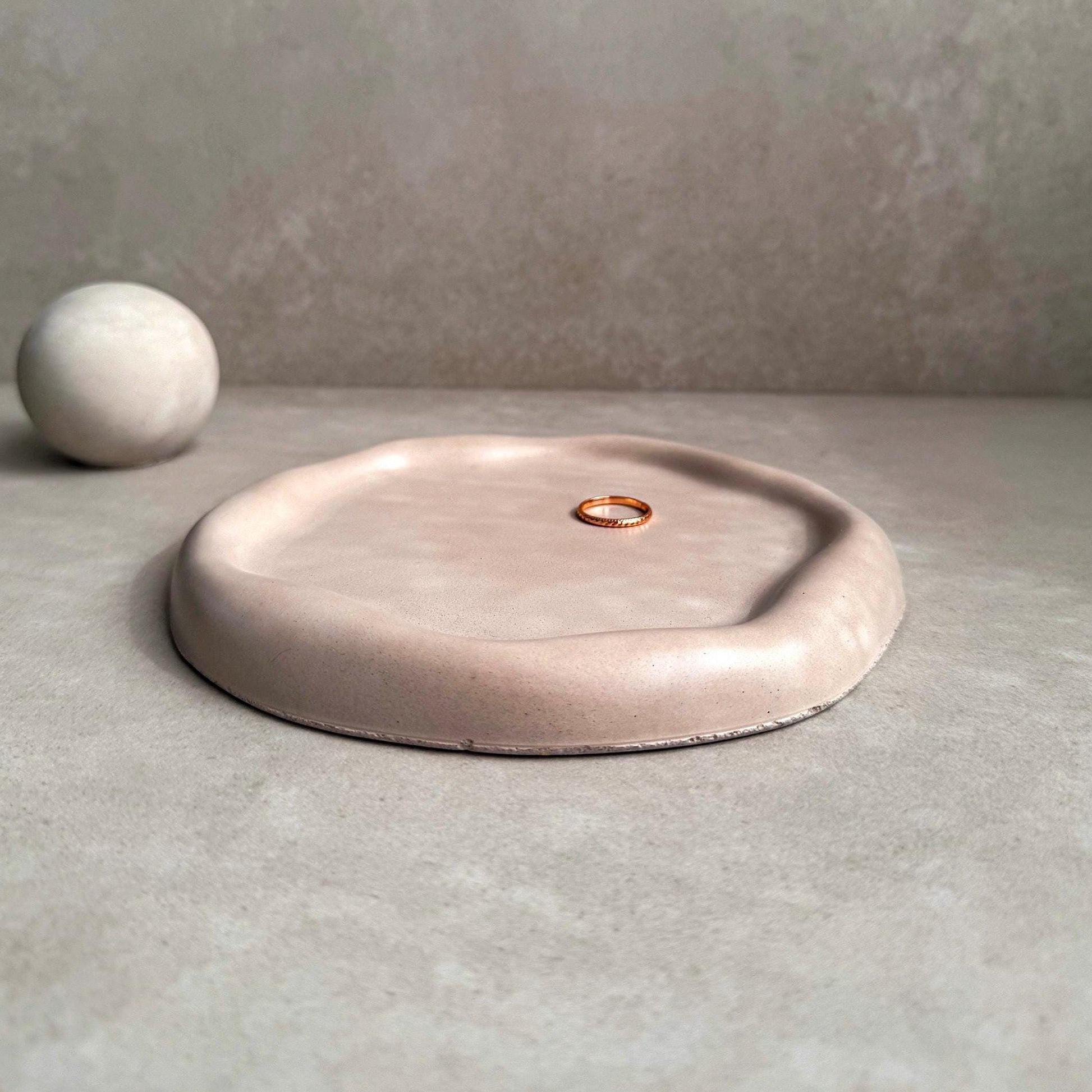 WAVY Concrete Tray, Irregular Plate, Catch All Tray, Blob Jewelry Display, Organic Japandi Decor, Cloud Trinket Tray, Curvy Cement Homewares