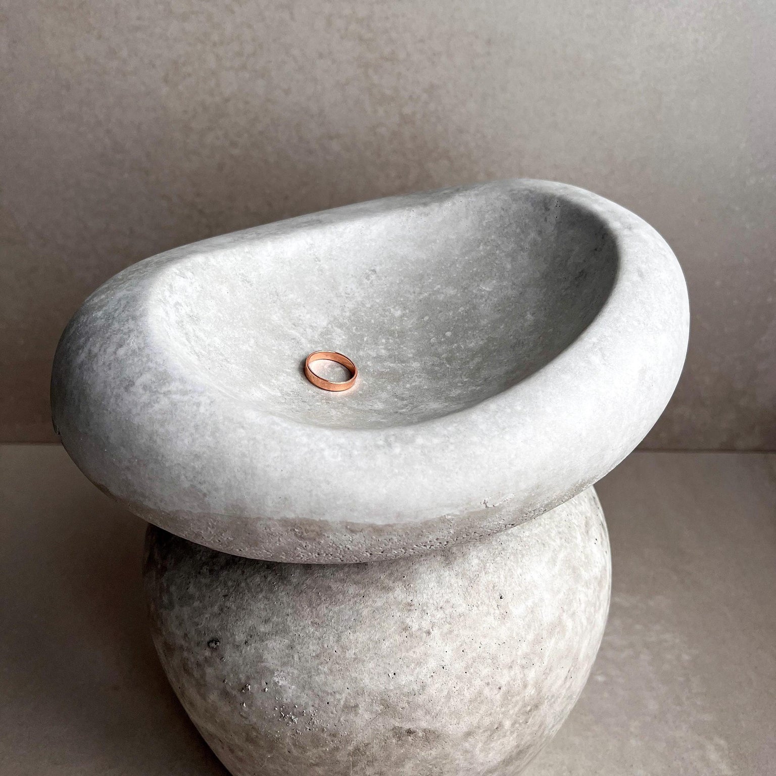 BLOB Concrete Tray, Asymmetrical Bowl, Catch All Tray, Pebble Jewelry Display, Chunky Japandi Decor, Bubble Trinket Tray, Curvy Cement Decor