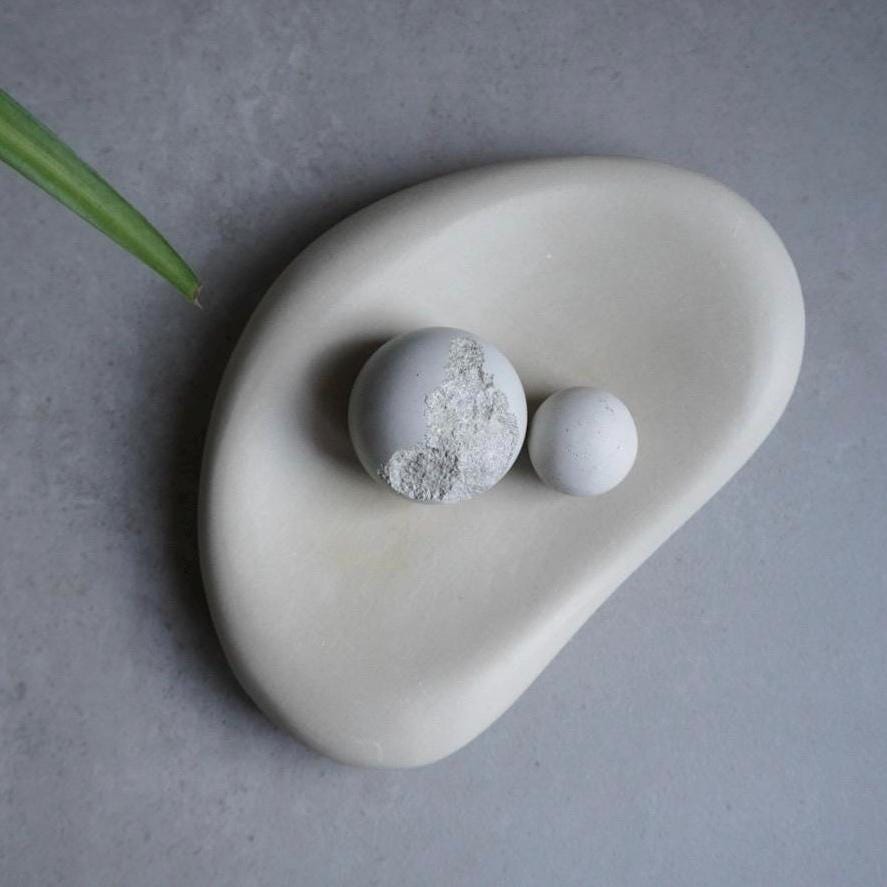 Organic Concrete Tray, Soft Sculptural Catchall, Bean Shaped Jewelry Display, Chunky Japandi Decor, Pebble Trinket Tray, Abstract Dish