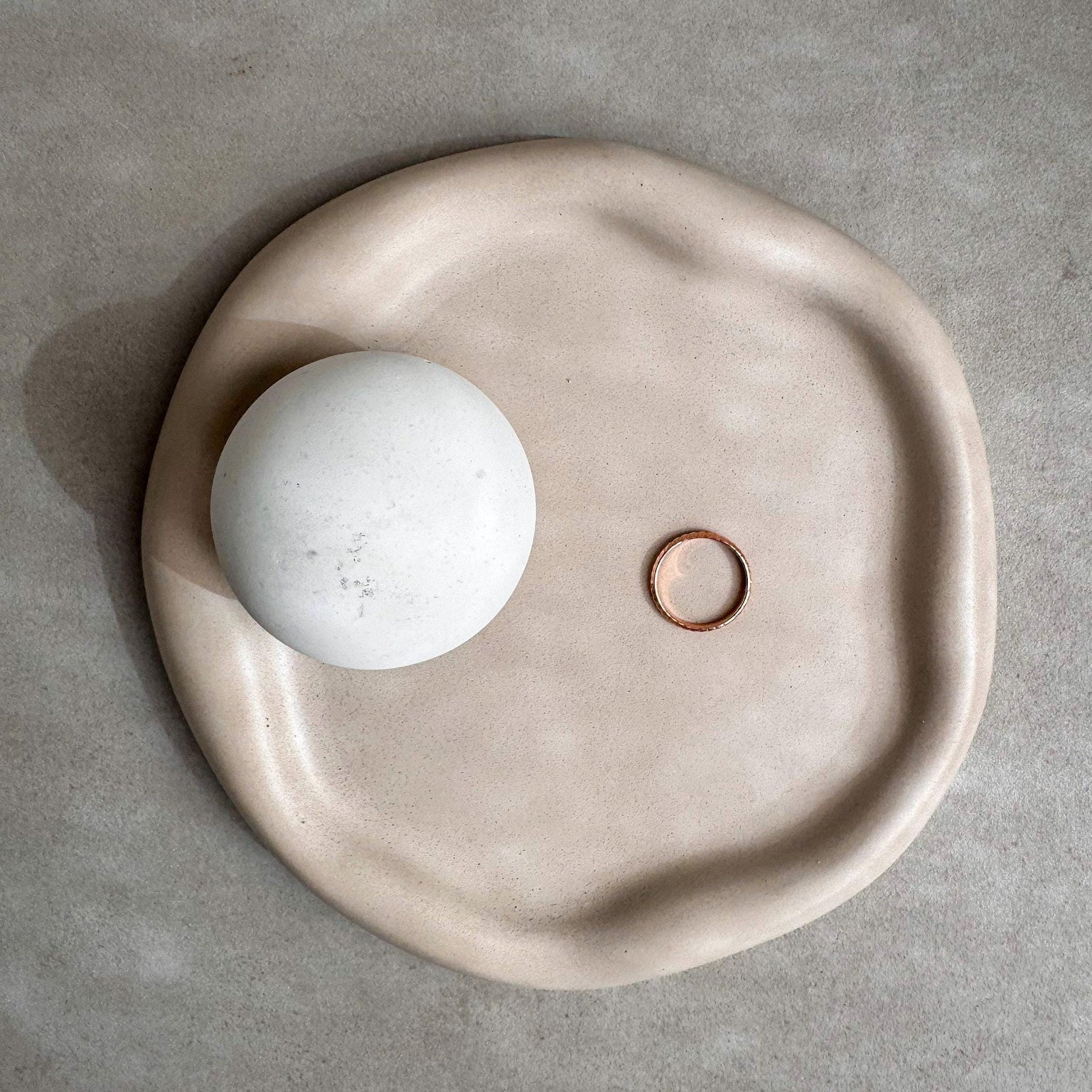 WAVY Concrete Tray, Irregular Plate, Catch All Tray, Blob Jewelry Display, Organic Japandi Decor, Cloud Trinket Tray, Curvy Cement Homewares