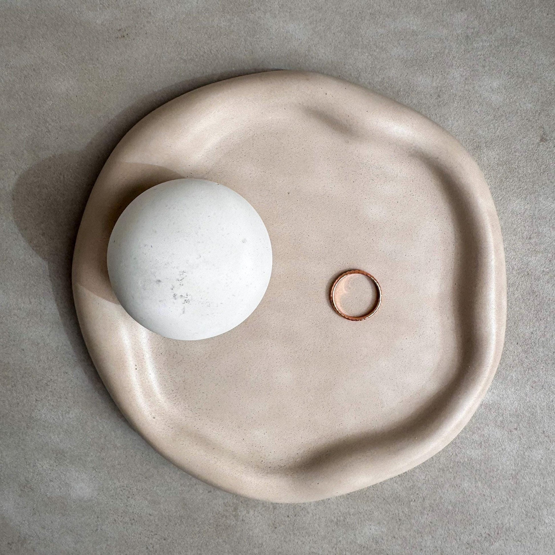 WAVY Concrete Tray, Irregular Plate, Catch All Tray, Blob Jewelry Display, Organic Japandi Decor, Cloud Trinket Tray, Curvy Cement Homewares