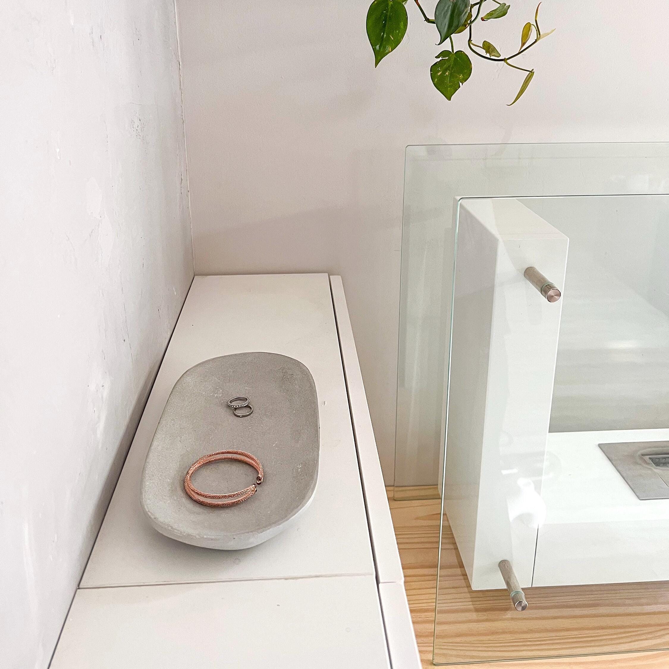 Large Oval Concrete Tray, Decorative Tray, Jewelry Display, Minimalist Cement Catchall, Table Decor, Scandi Organizer, Bathroom Bottle Tray