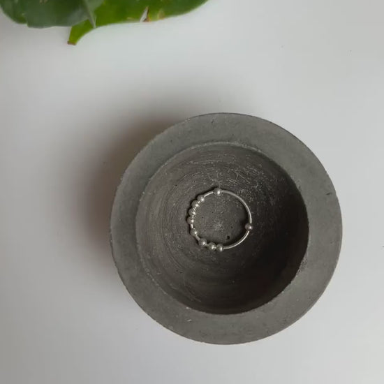 Small Cement Bowl, Makeup Sponge Holder, Vanity Decor, Concrete Jewelry Dish, Ring Holder, Concrete tray, Accessory Bowl, Modern, Minimalist